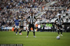 纽卡斯尔如何应对伊萨克转会风波：豪帅的智慧与球队的专注