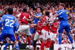 阿森纳危机！后防天团再现低级失误， 利兹联要趁火打劫！