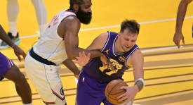 东契奇畅快40+统治洛城德比 哈登遭BIG3围殴落寞至极