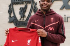 罗马诺：利物浦即将与其青年队中的西班牙中卫拉齐续约4年